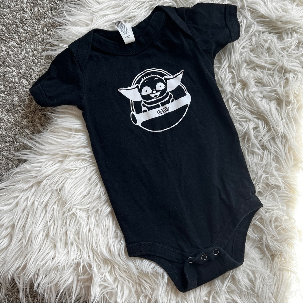 Disney Star Wars Baby Yoda Grogu Onesie Baby Bodysuit 6-12 Months